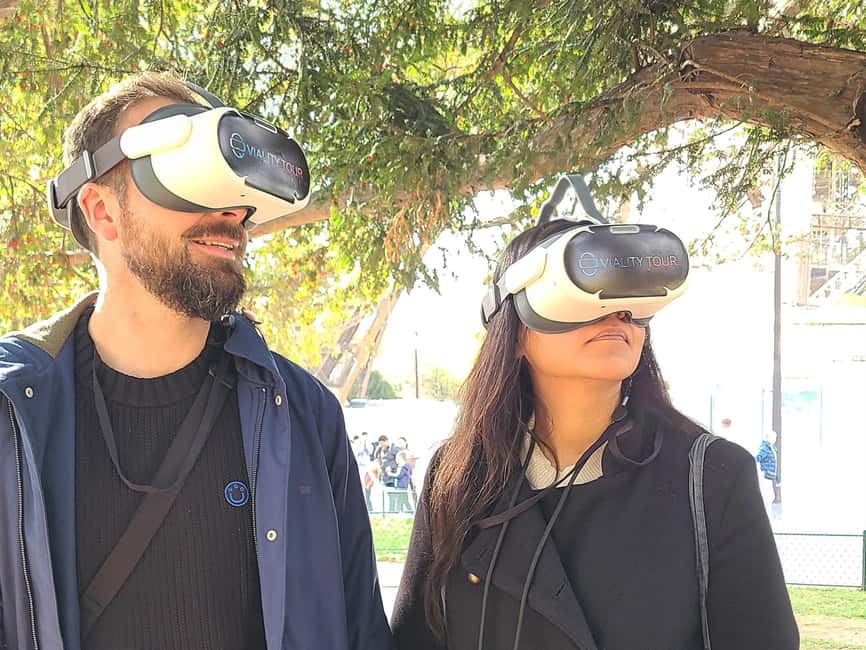 Paris : Immersive Eiffel Tower tour with virtual reality - Small group size makes the experience feel personal (in the good way)