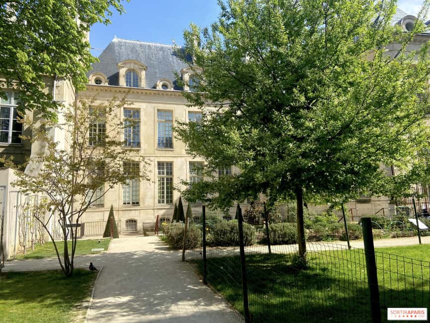 Paris: Jewish Marais District Walking Tour - Marais streets and the feel of everyday community