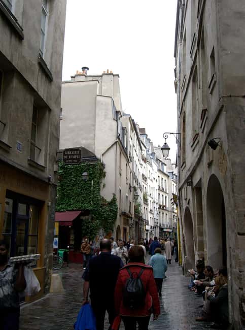 Paris: Jewish Marais District Walking Tour - Anne Frank Garden and the Museum of Jewish History, outside views with purpose