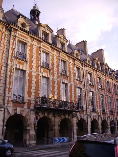 Paris: Jewish Marais District Walking Tour - Shoah Memorial and the Martyrs of the Deportation, the end with weight