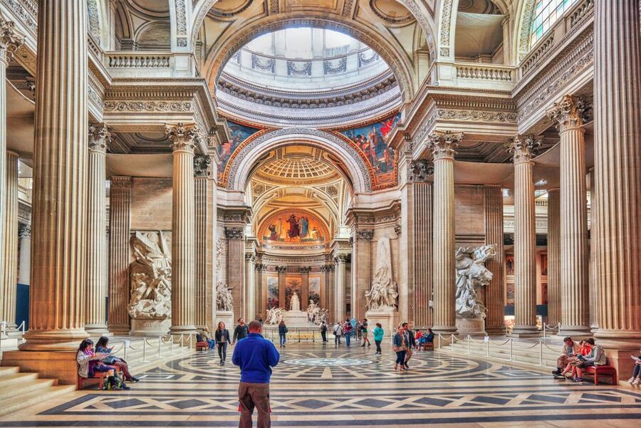 Paris: Jewish Quarter & Museum of the Art and History Tour - Starting at the Hôtel de Ville area: how the guide frames the big picture