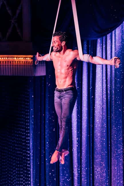 Paris: La Nouvelle Eve Cabaret Dinner Show - A Montmartre Cabaret Night That’s All About the Room