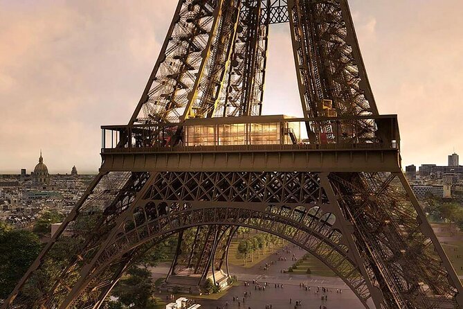 Paris Late Lunch at Eiffel Tower's Madame Brasserie Restaurant - Entering for a 1:30 lunch, and how to avoid confusion