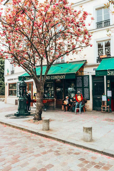 Paris: Latin Quarter Essential Highlights Walking Tour - Shakespeare and Company: The Literature Stop That Changes the Whole Mood