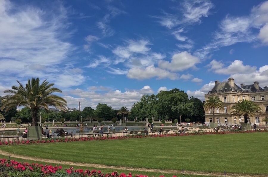 Paris: Latin Quarter Guided Walking Tour in German - A park break for real breathing room