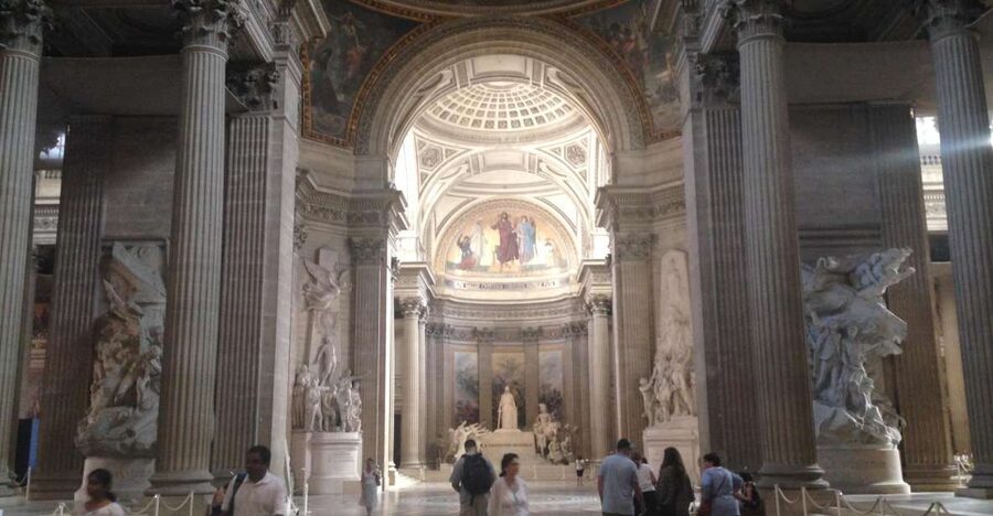 Paris: Latin Quarter Guided Walking Tour in German - Arènes de Lutèce: Roman remains in the middle of modern streets