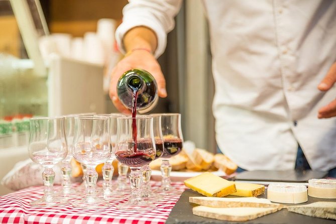 Paris Le Marais District Original Food and Wine Tasting Tour - Meeting point and walking logistics near Rue de Bretagne