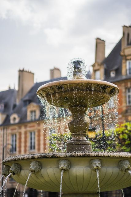 Paris: Le Marais Highlights Guided Small Group Walking Tour - Private mansions and royal stories, Louis XIII to Catherine de Medici
