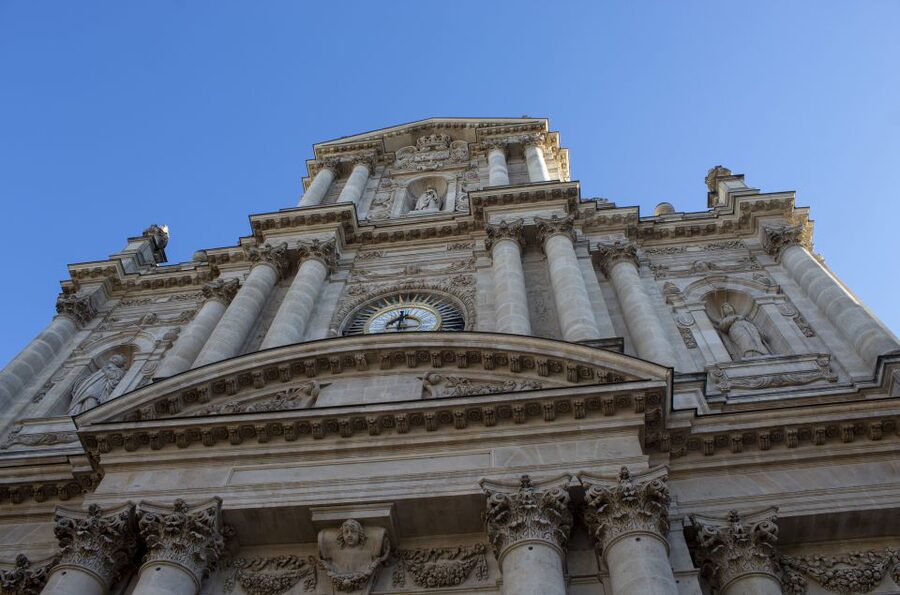 Paris Le Marais Walking Tour: Small Group Experience - Le Village Saint-Paul and Hôtel de Ville: Finishing With Direction, Not Drift