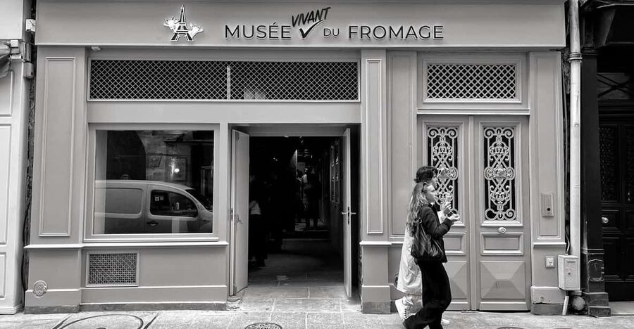Paris: Living Cheese Museum Guided Tour with Cheese Tasting - Getting to 39 Rue Saint-Louis en lÎle, and timing your arrival