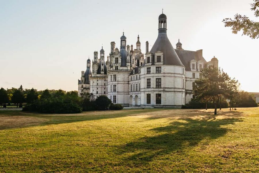 Paris: Loire Valley Chambord Castle, Wine Tasting & Lunch - The 11-Hour Rhythm: Early Pickup, Calm Driving, Real Time in Loire