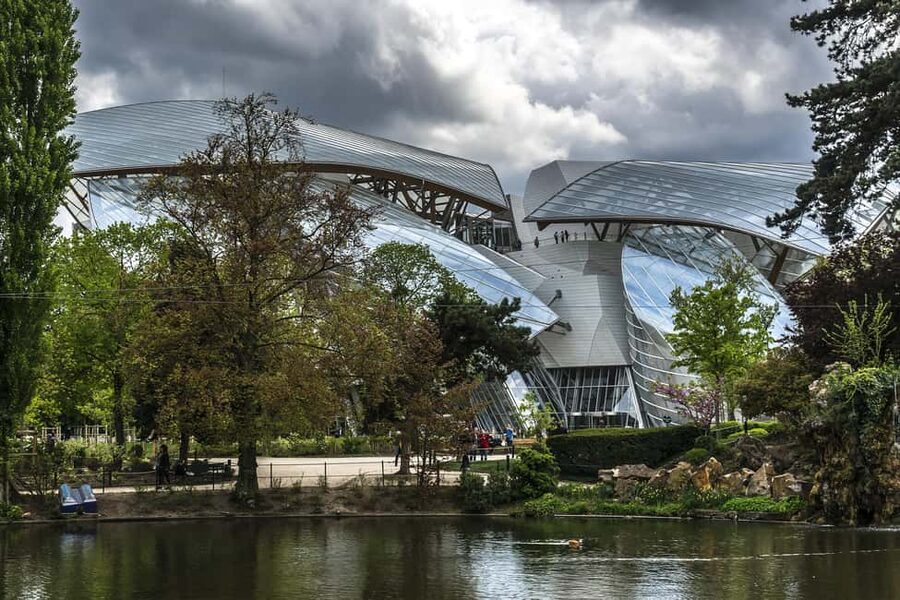 Paris: Louis Vuitton Foundation Exterior Tour with Entry - Le Séquoia Café meeting point near Metro Les Sablons, and how not to miss entry