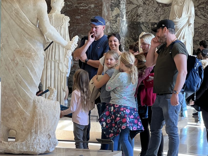Paris Louvre: 2-Hour Private Tour for Groups or Families - Entering The Louvre Fast: Separate Entrance, Then Security