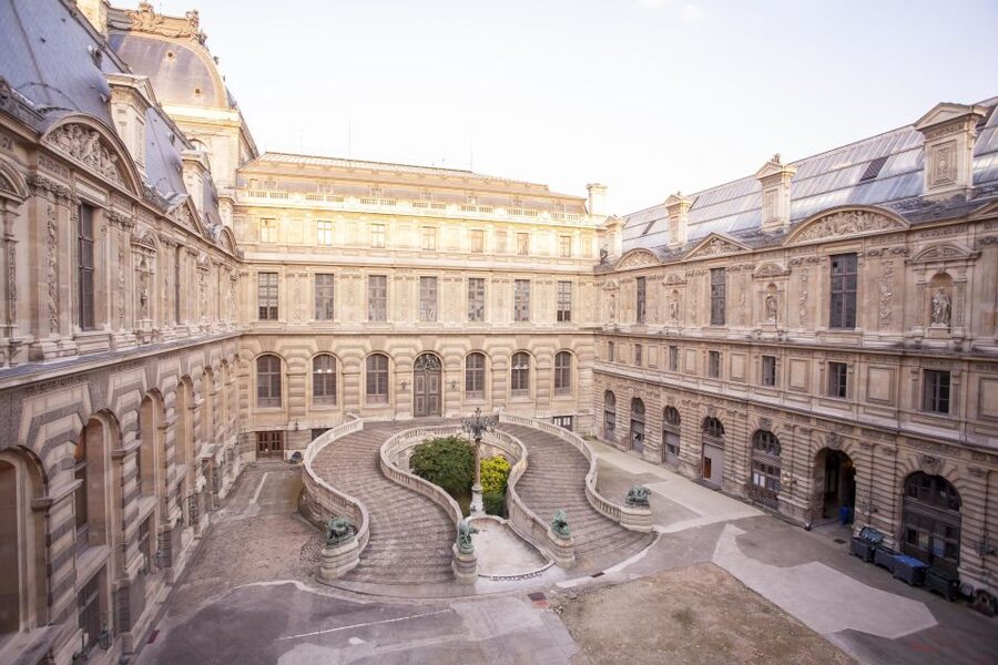 Paris Louvre: 2-Hour Private Tour for Groups or Families - Spotlight Works: From Venus de Milo to the Hermaphrodite