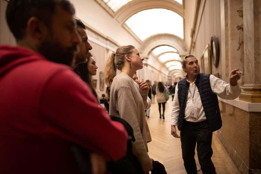 Paris Louvre Exclusive Semi Private Guided Tour Max 6 People - Why a max 6 group changes the Louvre game