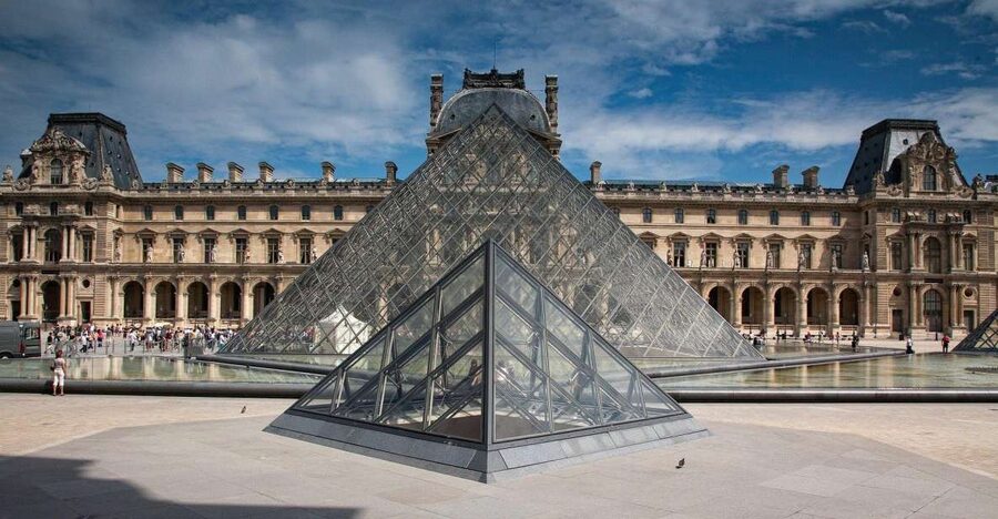 Paris: Louvre Masterpieces Private Tour with Reserved Entry - Skip-the-Line Entry and the Reality of a Packed Museum