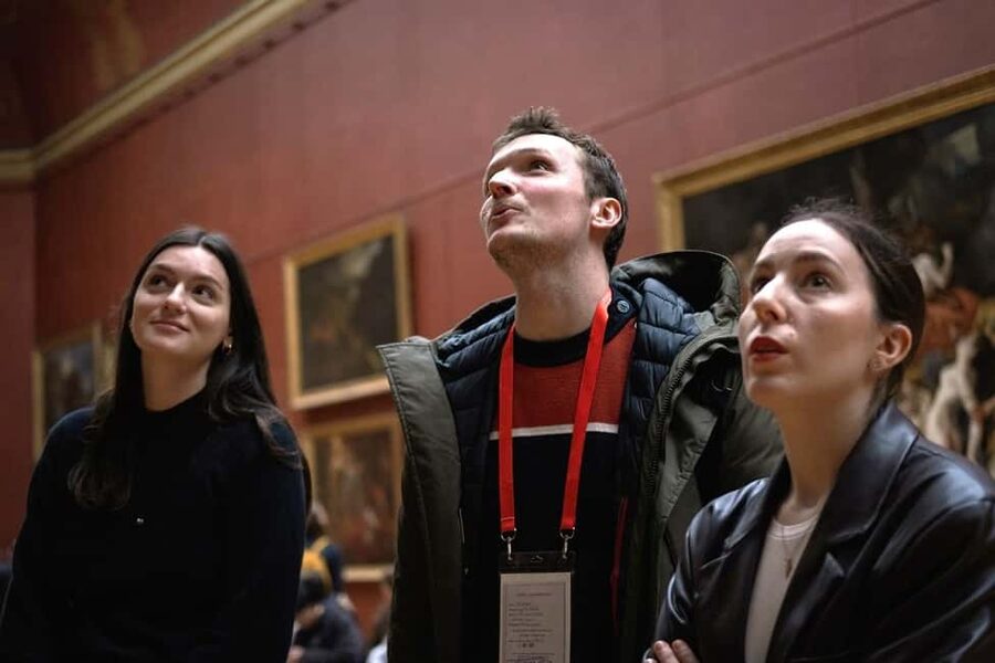 Paris: Louvre Masterpieces Tour with Pre-Reserved Tickets - The Louvre’s icons on an elegant route: Mona Lisa, Venus de Milo, Winged Victory
