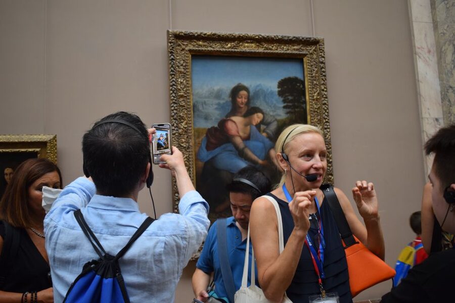 Paris: Louvre Masterpieces Tour with Pre-Reserved Tickets - What “2 hours” means in a museum this big