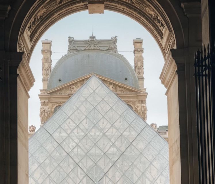 Paris: Louvre Mona Lisa Discovery Guided Tour with Ticket - Leonardo da Vinci stories: connecting the galleries instead of collecting stops