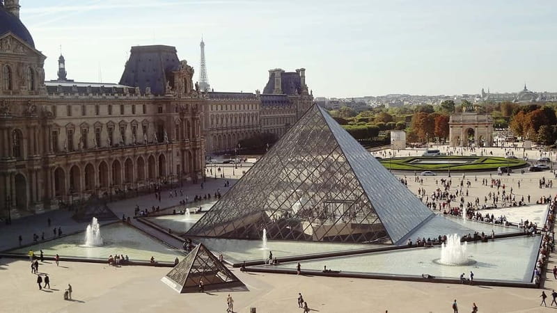 Paris: Louvre Museum Entry Ticket and Garden Walking Tour - Meeting at the Louvre Pyramid Entrance (and How to Find Your Guide)