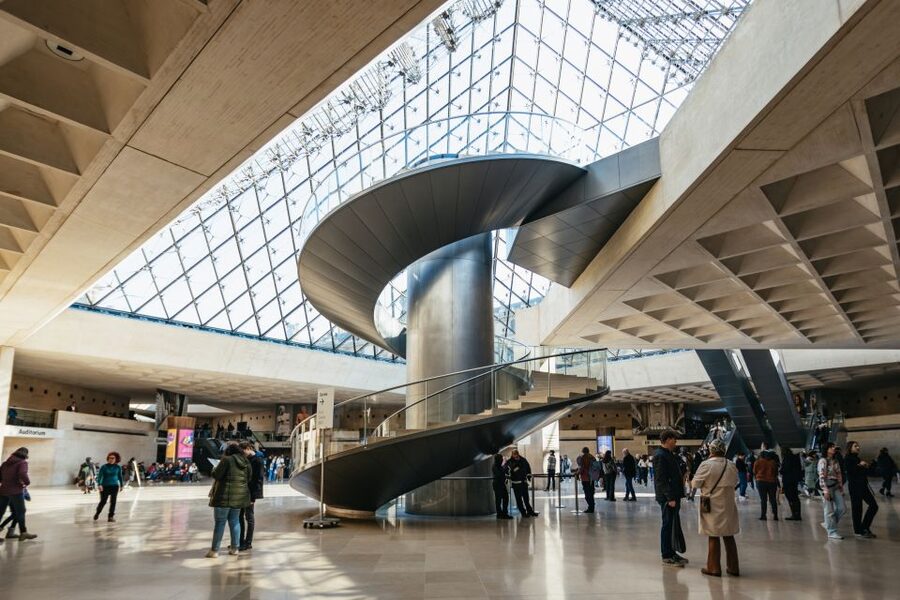 Paris: Louvre Museum Entry Ticket With Host and River Cruise - Entering the Louvre: Timed Access Plus a First-Stop Plan