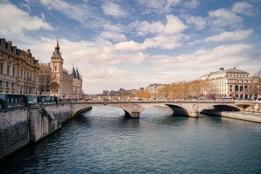 Paris: Louvre Museum Entry Ticket With Host and River Cruise - The Mona Lisa, Venus de Milo, and How to Avoid Museum Fatigue
