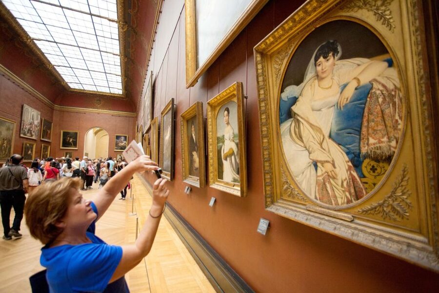 Paris: Louvre Museum Guided Tour - Earphones, English and Spanish, and how group tours feel in the Louvre