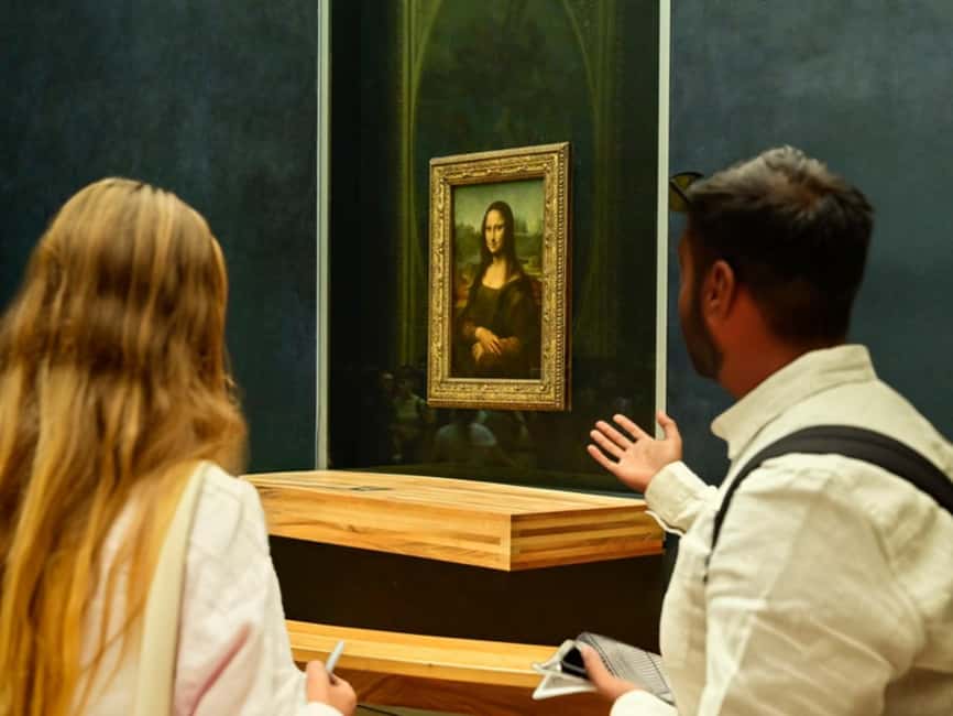 Paris: Louvre Museum Guided Tour with Skip-the-Ticket-Line - The opening photo stop and getting routed inside