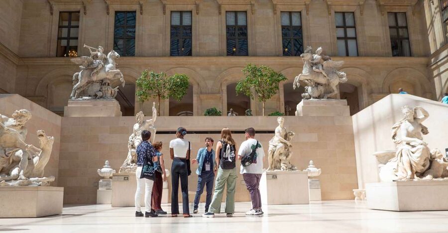 Paris: Louvre Museum Highlights and Mona Lisa Tour - Venus de Milo and the Winged Victory: Greek Masterpieces With Real Impact