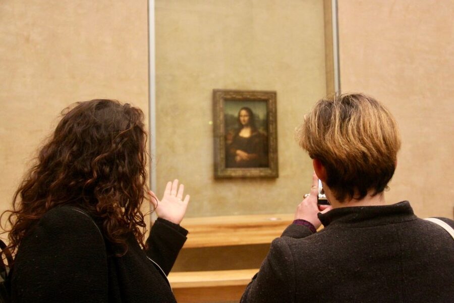 Paris: Louvre Museum Highlights and Mona Lisa Tour - The Mona Lisa Finish Under the Pyramid, Why the Theft Still Matters