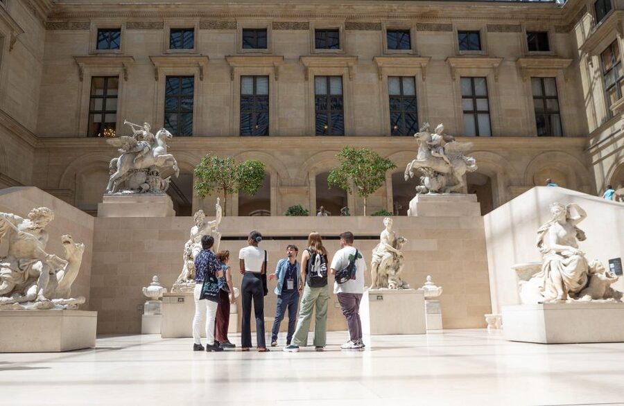 Paris: Louvre Museum Highlights and Mona Lisa Tour - Your Guide’s Job: Turn a Huge Museum Into a Clear Story