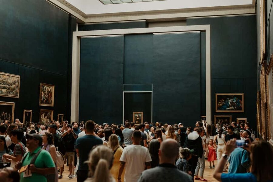 Paris: Louvre Museum Hosted Entry and Mona Lisa Audioguide - Finding Benlux Duty Free and getting inside on your time slot