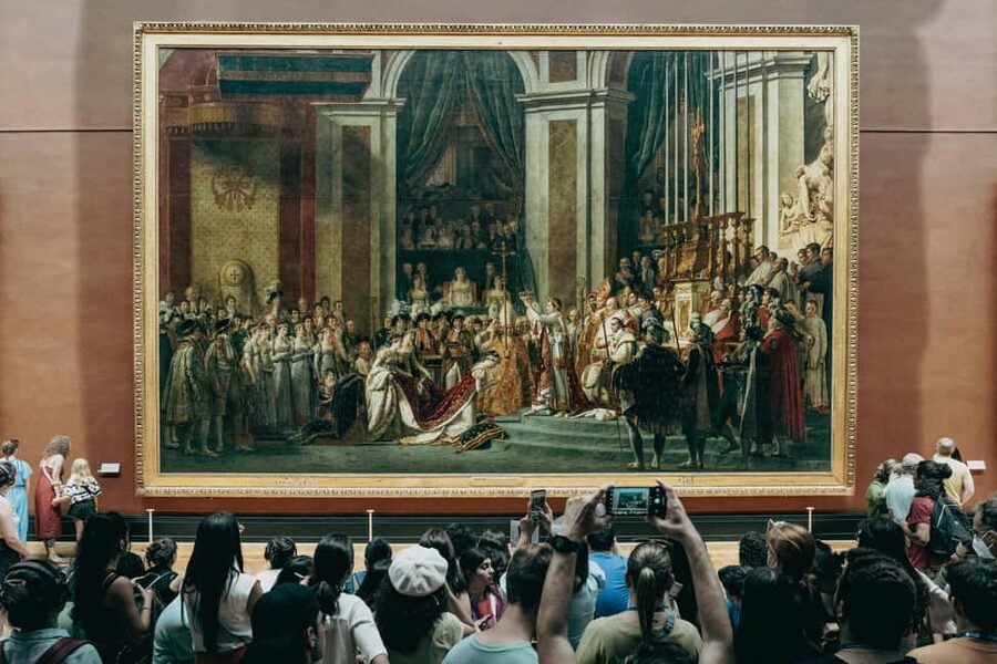 Paris: Louvre Museum Hosted Entry & Masterpieces Audio Guide - Hosted Entry at Benlux Duty Free, Then Straight to the Mona Lisa