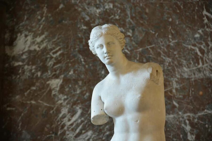 Paris: Louvre Museum Hosted Entry & Masterpieces Audio Guide - Your Self-Paced Louvre Route Through Major Masterpieces