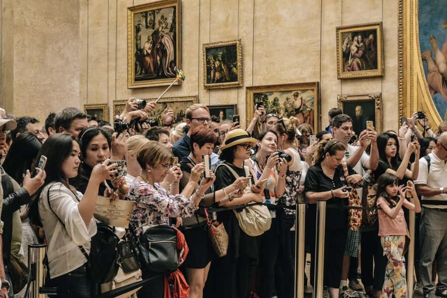Paris: Louvre Museum Hosted Entry & Masterpieces Audio Guide - The Phone Audio Guide: How It Works and What You Need