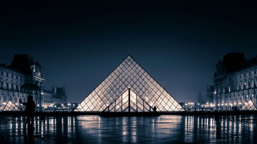 Paris: Louvre Museum Ticket with Optional Hosted - Optional hosted add-on: what the English host actually does
