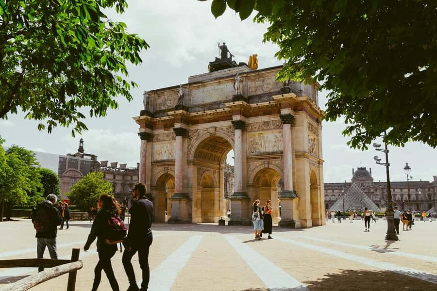 Paris: Louvre Museum Timed Entry Ticket & Pop Culture Tour - Should you book this Louvre Museum Timed Entry and Pop Culture Tour?