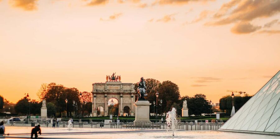 Paris: Louvre Museum Timed Entry Ticket & Pop Culture Tour - Who should book this Louvre pop culture tour?