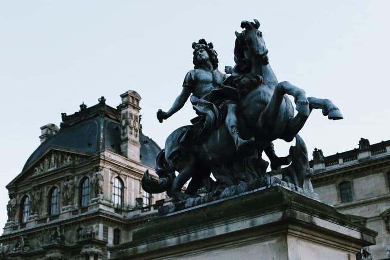 Paris: Louvre Must-See Tour with Reserved Entry Ticket - Stop 4: break time, guided wrap-up, then 15 minutes to roam