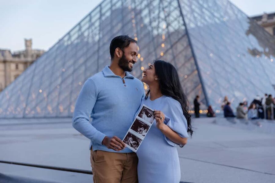 Paris: Louvre photoshoot or Seine bridges Eiffel Tower walk - Key moments that make the shoot feel worth it