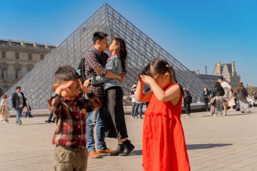 Paris: Louvre photoshoot or Seine bridges Eiffel Tower walk - Eiffel Tower Finishing Light and Why the Walk Format Works