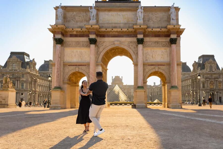 Paris: Louvre photoshoot or Seine bridges Eiffel Tower walk - Edited Photos, Delivery Speed, and Choosing the Best Set