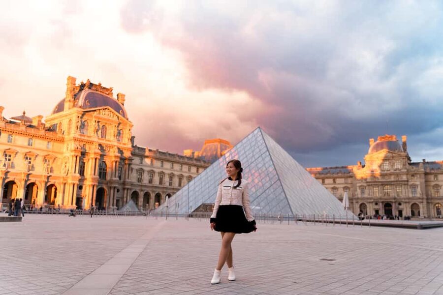 Paris: Louvre photoshoot or Seine bridges Eiffel Tower walk - Price, Duration, and Why This Can Be a Smart Spend