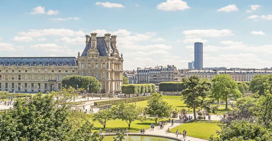 Paris: Louvre Private Family Tour for Kids + Reserved Entry - Finding Your Guide at the Louvre, Without Stress