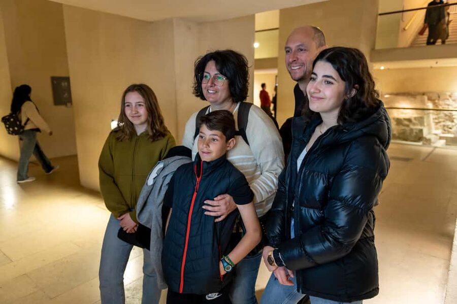 Paris: Louvre Private Family Tour for Kids + Reserved Entry - Stop 3: Winged Victory, Victoire de Samothrace, and the Awe Moment