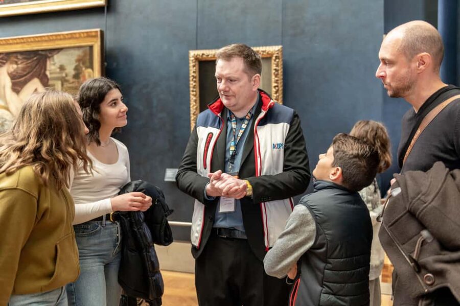 Paris: Louvre Private Family Tour for Kids + Reserved Entry - What You Actually Pay For: $294 Per Person and the Value Math