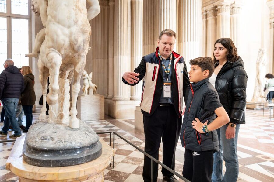 Paris: Louvre Private Family Tour for Kids + Reserved Entry - Your 2-Hour Game Plan Inside the Museum