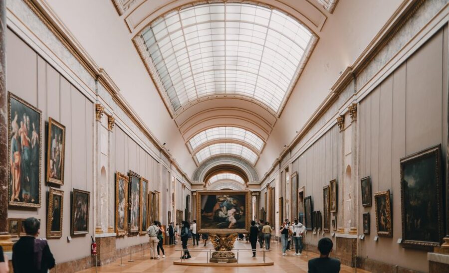 Paris: Louvre Ticket with Audioguide App and Seine Cruise - Inside the Louvre: How to Get More From an Audioguide
