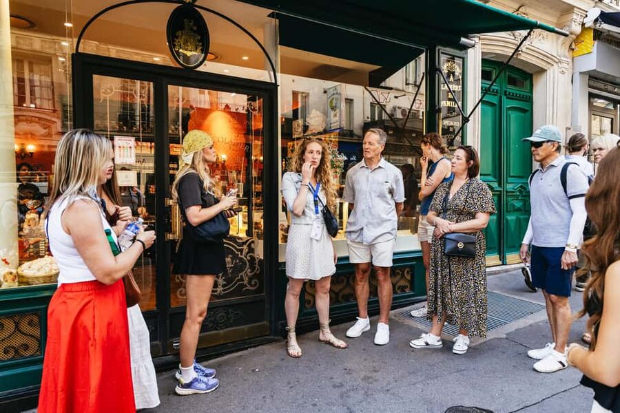 Paris: Montmartre Cheese, Wine & Pastry Guided Walking Tour - Sacré Coeur: Panoramas, Photo Time, and a Well-Timed Pause