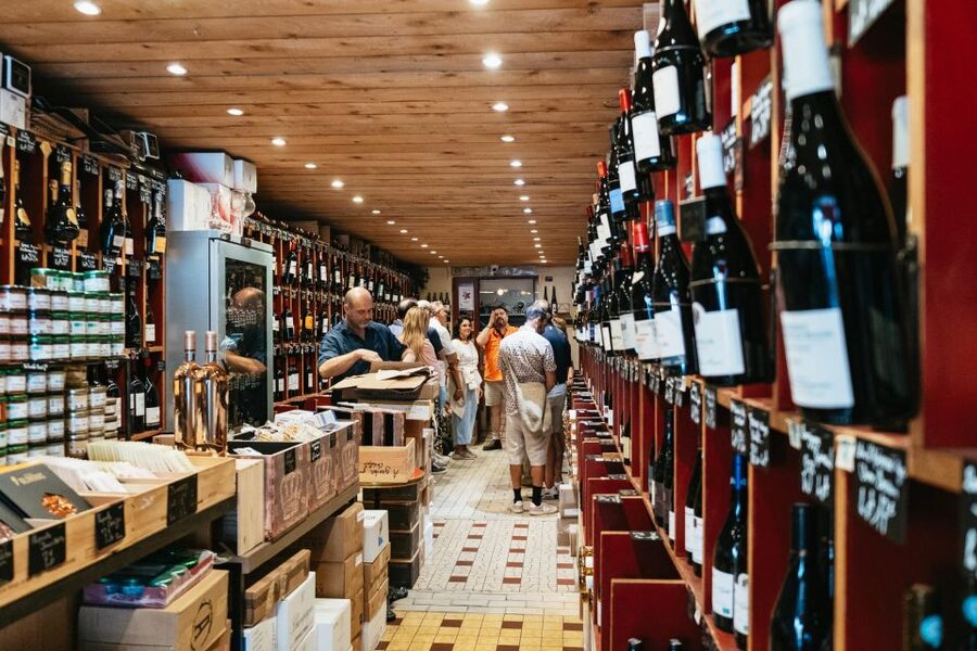 Paris: Montmartre Food and Wine Guided Tour - Seafood plus French wine: the tasting that makes the price make sense